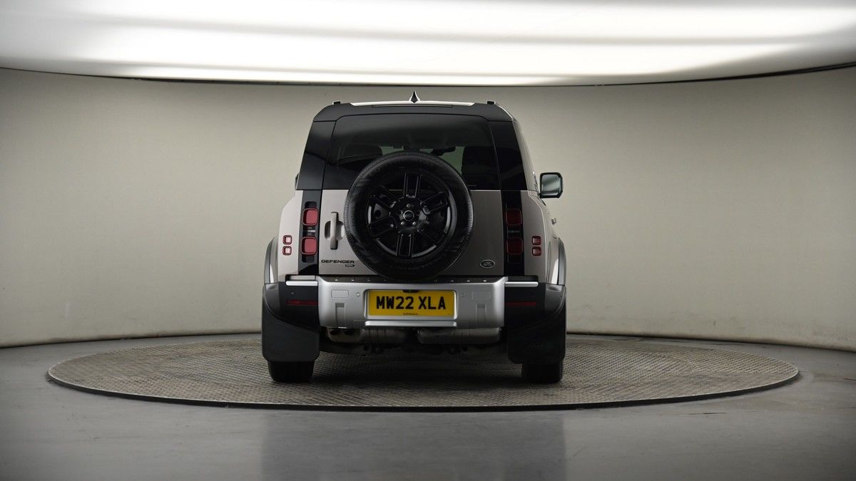 Land Rover Defender 110 Image 17