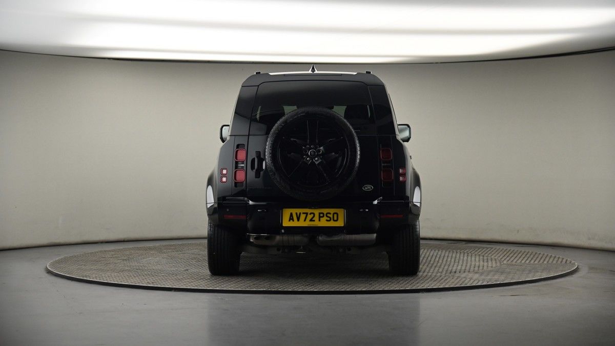 Land Rover Defender 110 Image 17