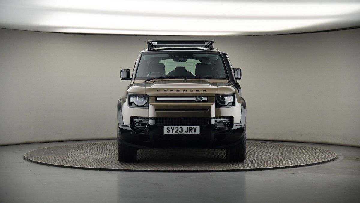 Land Rover Defender 110 Image 18