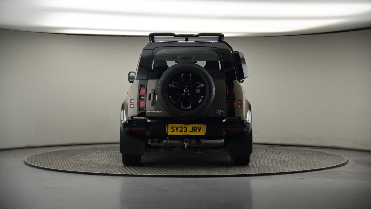 Land Rover Defender 110 Image 17