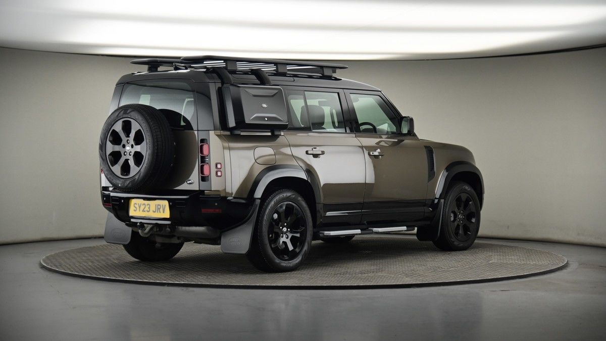 Land Rover Defender 110 Image 7