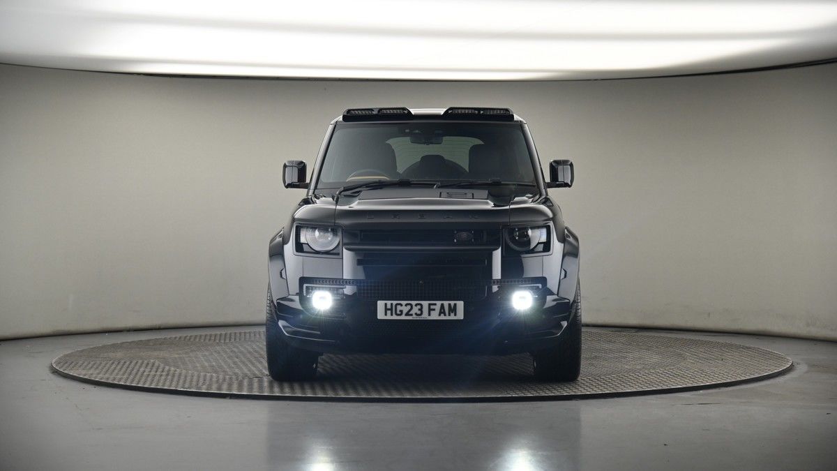 Land Rover Defender 110 Image 18