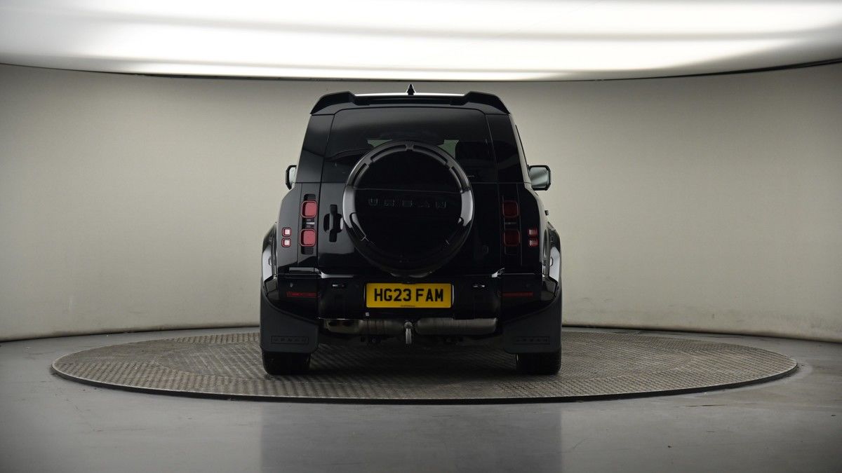 Land Rover Defender 110 Image 17