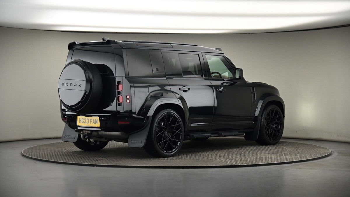Land Rover Defender 110 Image 7