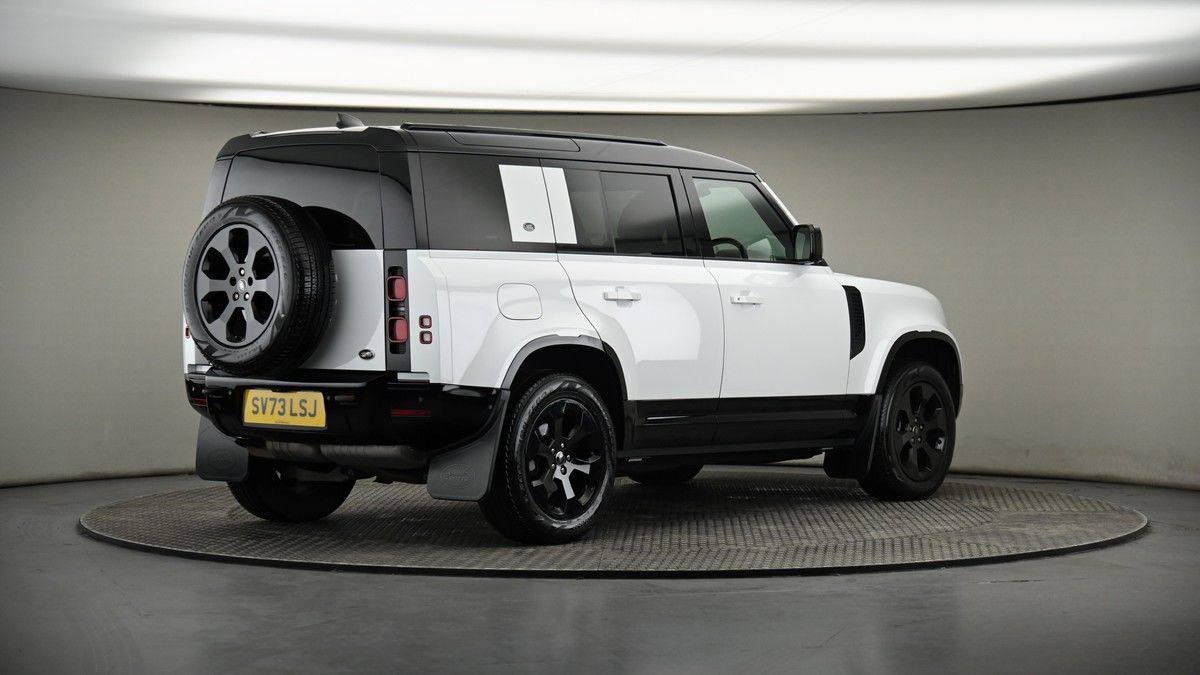 Land Rover Defender 110 Image 7
