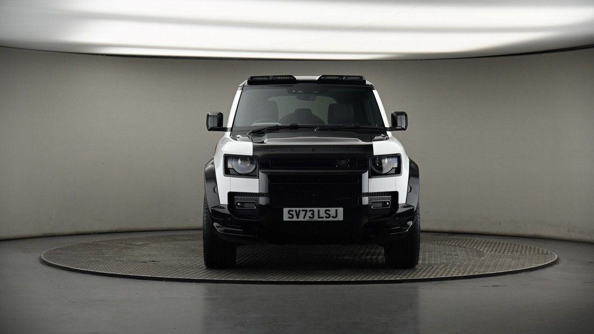 Land Rover Defender 110 Image 18