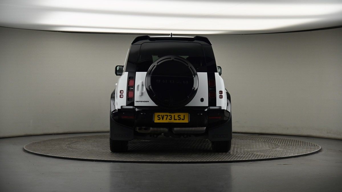 Land Rover Defender 110 Image 17