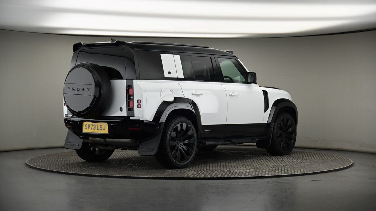 Land Rover Defender 110 Image 7
