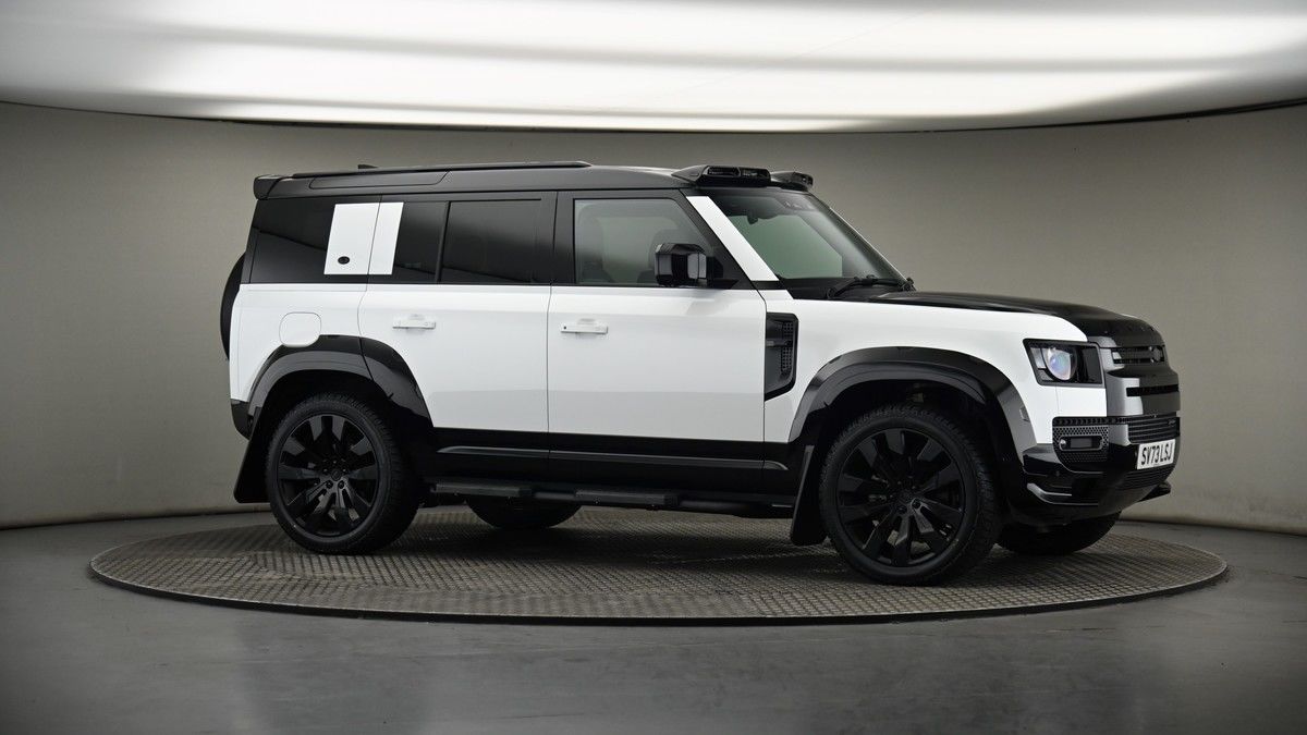 Land Rover Defender 110 Image 6