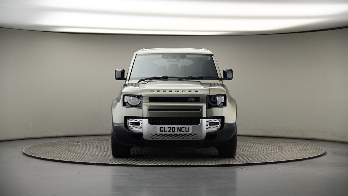 Land Rover Defender 110 Image 18
