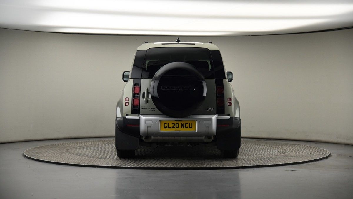 Land Rover Defender 110 Image 17