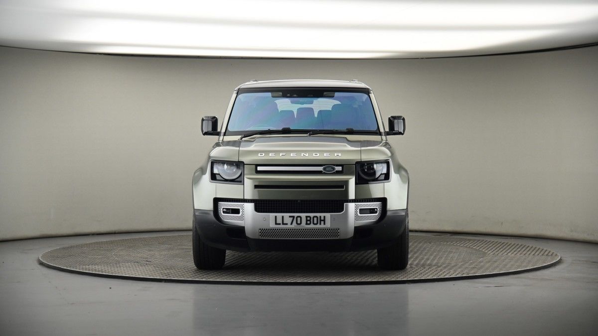 Land Rover Defender 110 Image 18