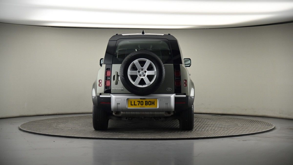 Land Rover Defender 110 Image 17