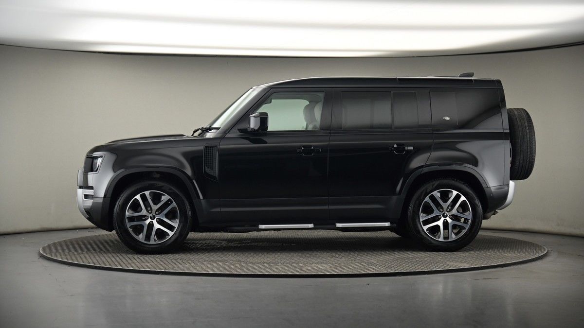 Land Rover Defender 110 Image 19
