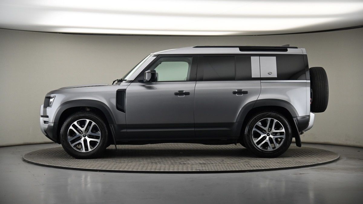 Land Rover Defender 110 Image 18