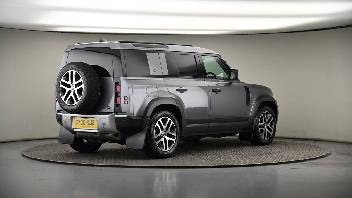 Land Rover Defender 110 Image 6