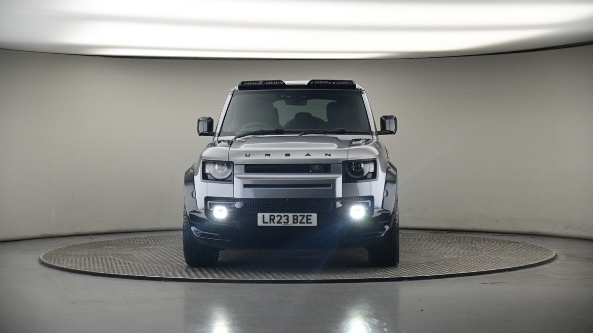 Land Rover Defender 110 Image 18