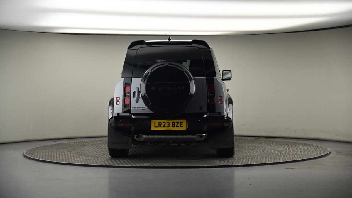Land Rover Defender 110 Image 17