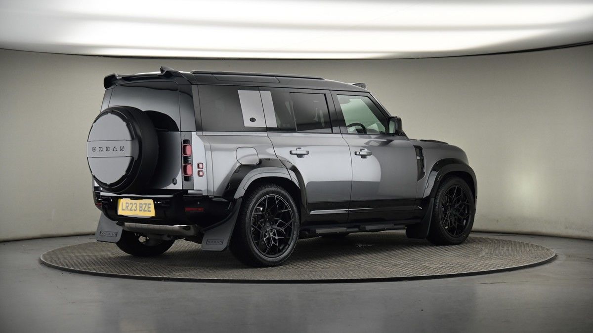 Land Rover Defender 110 Image 7