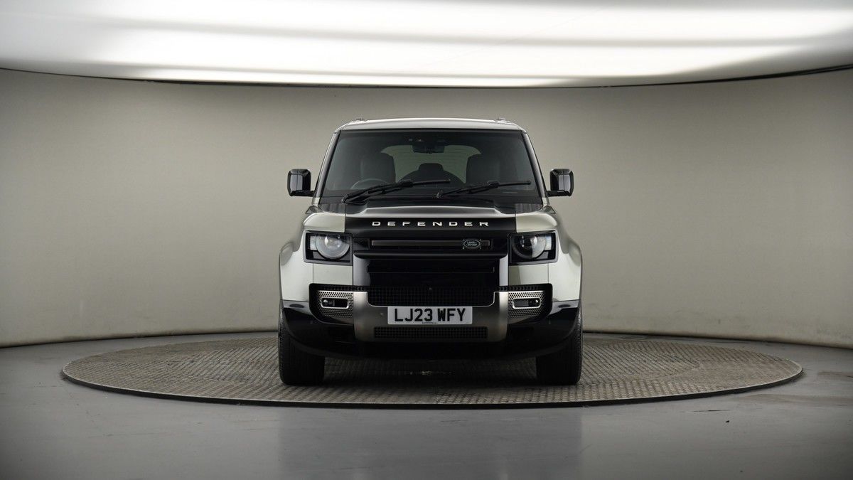 Land Rover Defender 110 Image 18