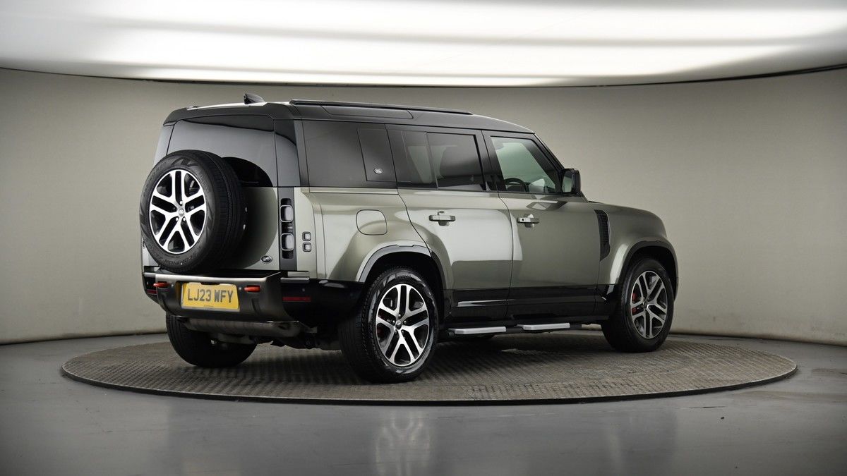 Land Rover Defender 110 Image 7
