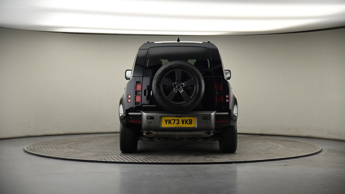 Land Rover Defender 110 Image 17
