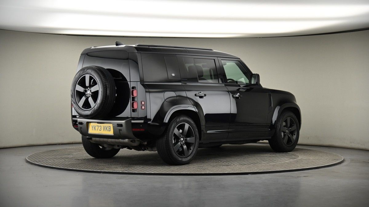 Land Rover Defender 110 Image 7
