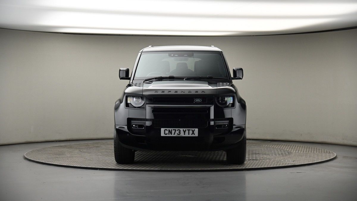 Land Rover Defender 130 Urban Image 15