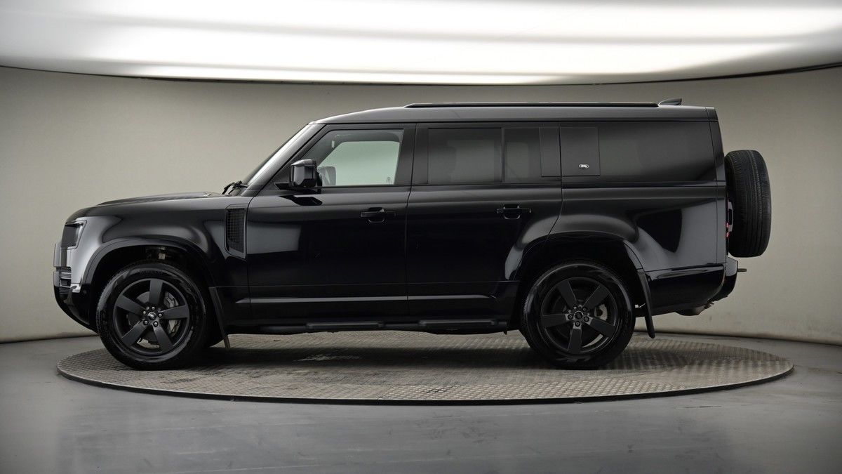 Land Rover Defender 130 Urban Image 16
