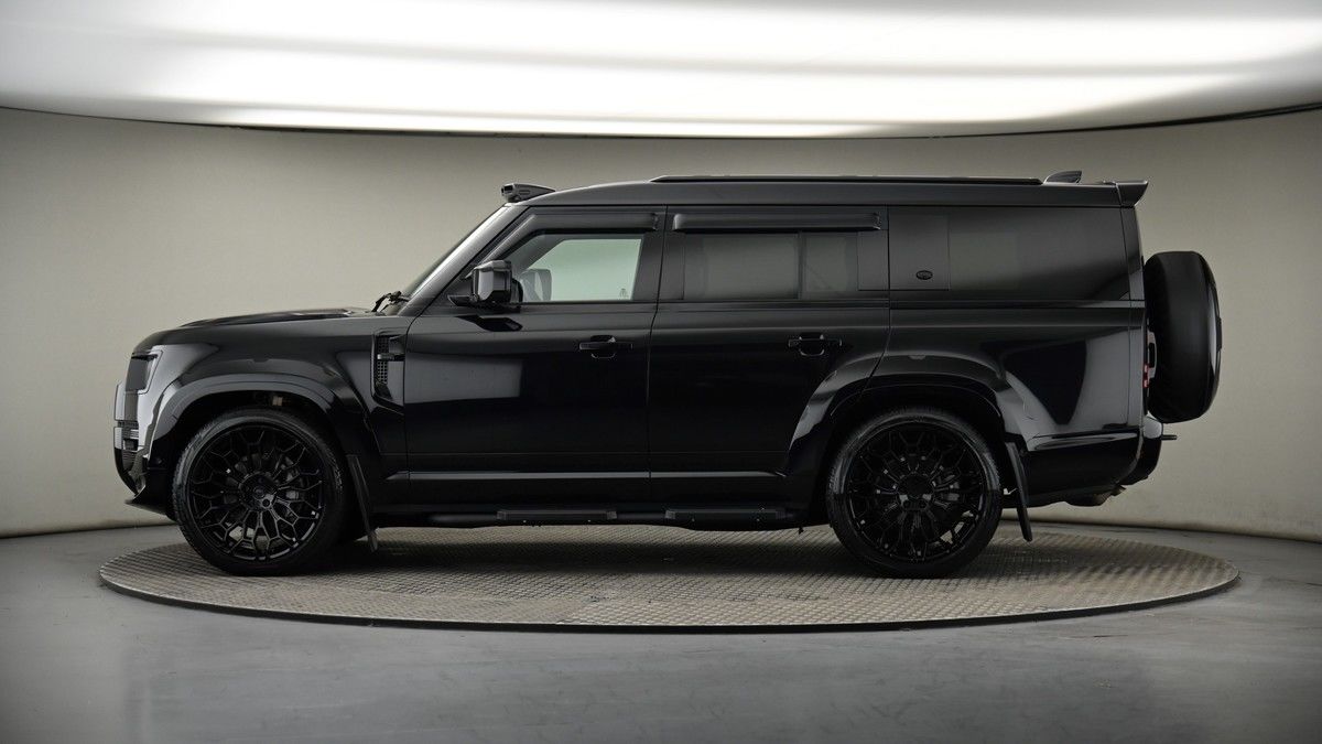 Land Rover Defender 130 Image 19
