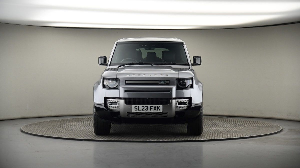 Land Rover Defender 130 Image 18