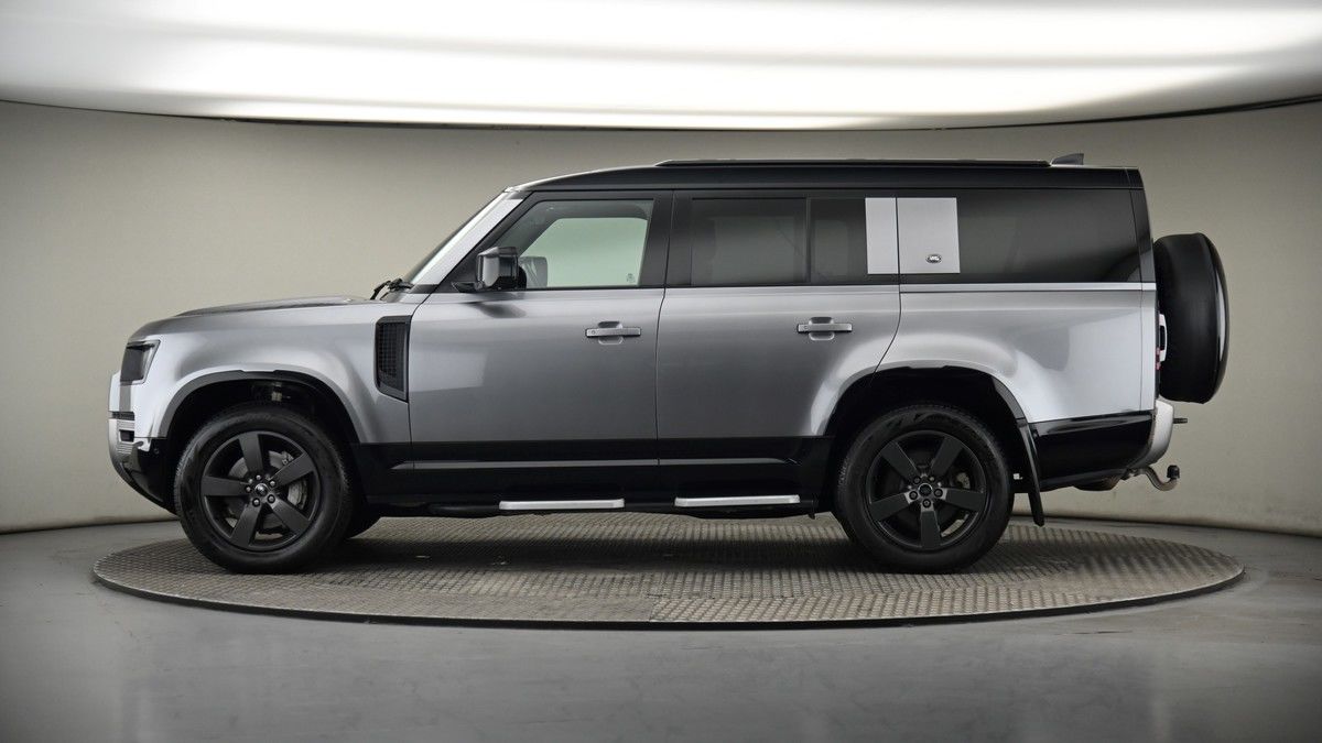 Land Rover Defender 130 Image 19
