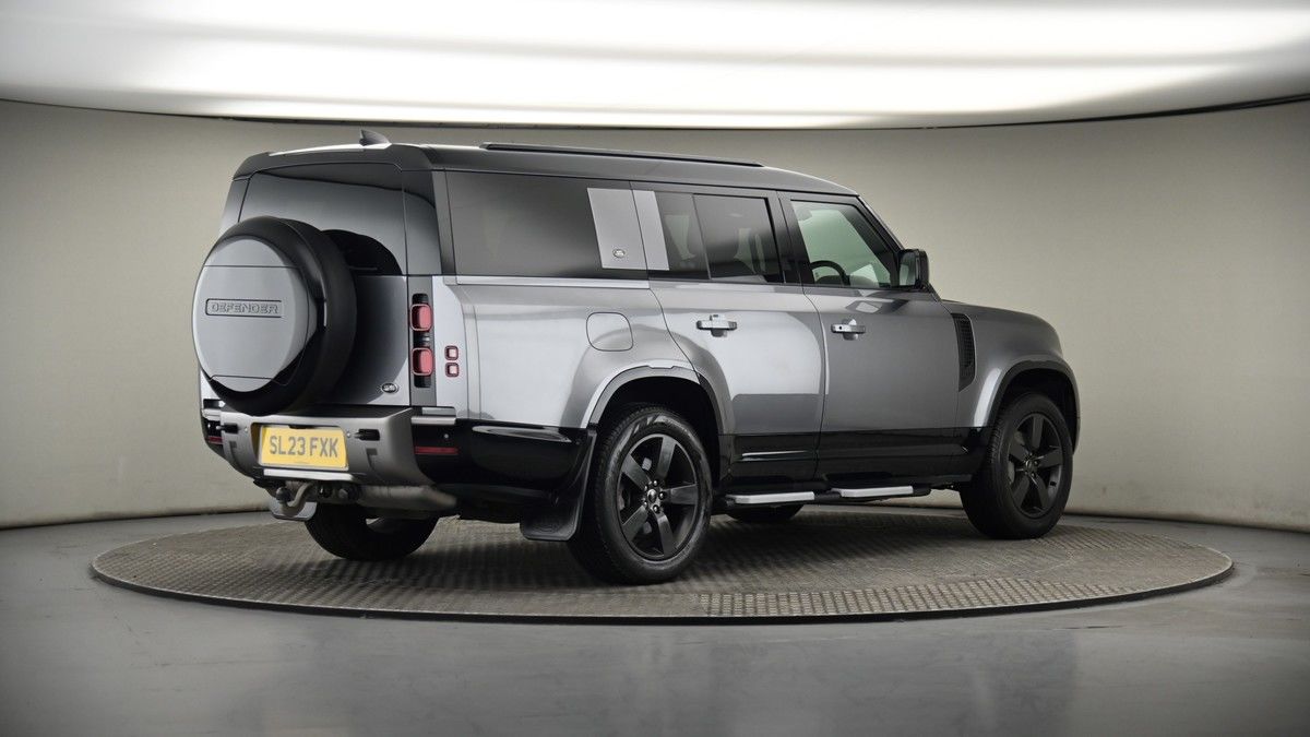 Land Rover Defender 130 Image 7