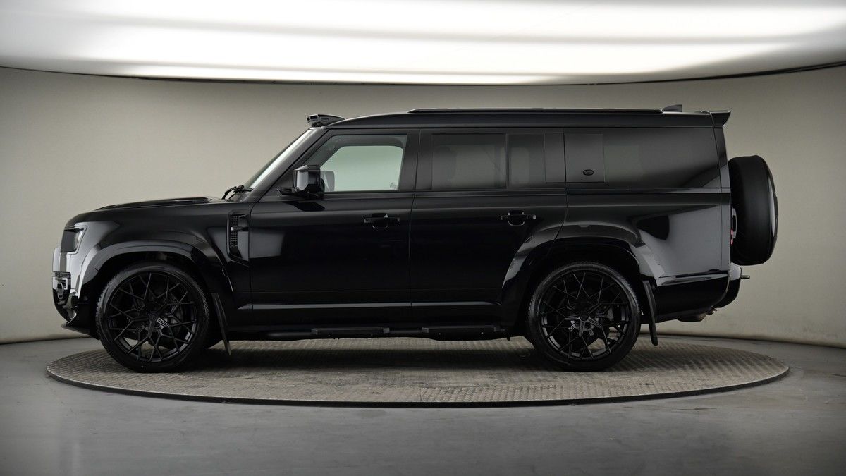 Land Rover Defender 130 Image 19