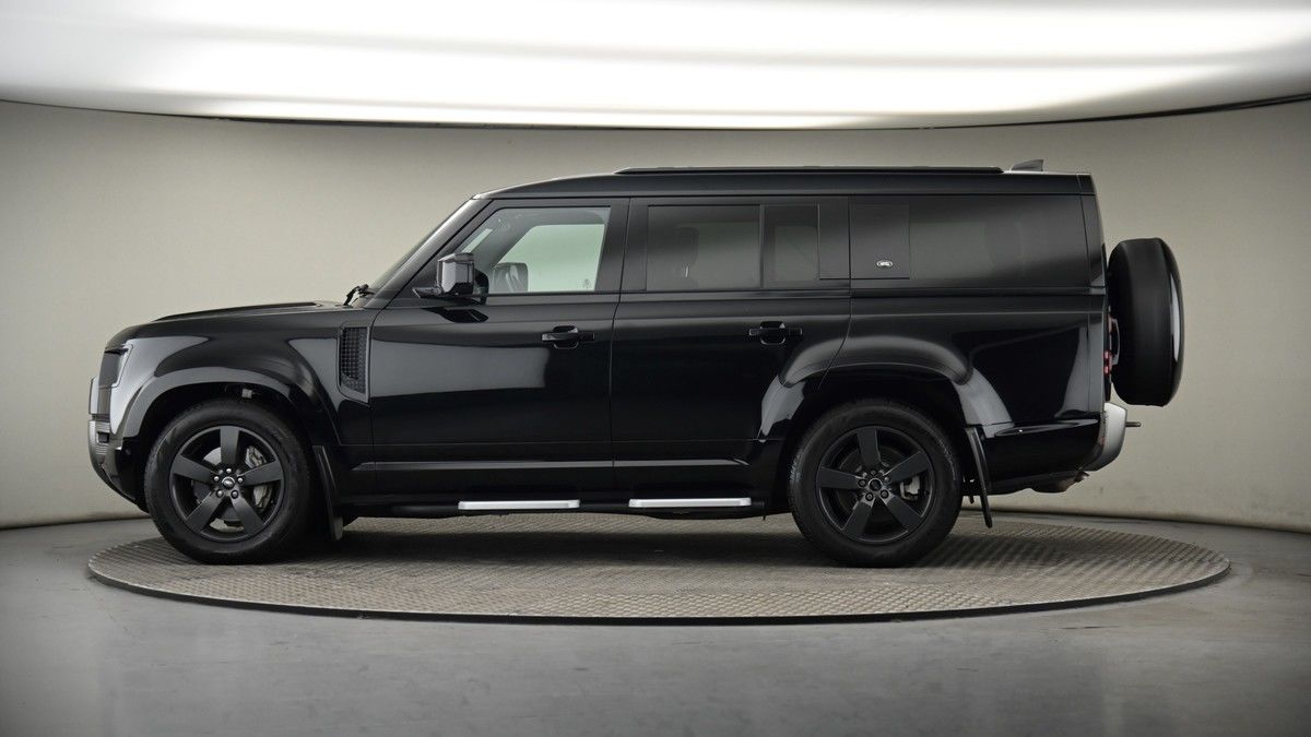 Land Rover Defender 130 Image 19