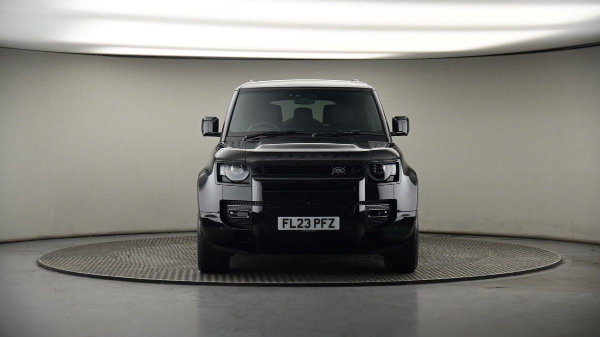 Land Rover Defender 130 Urban Image 22