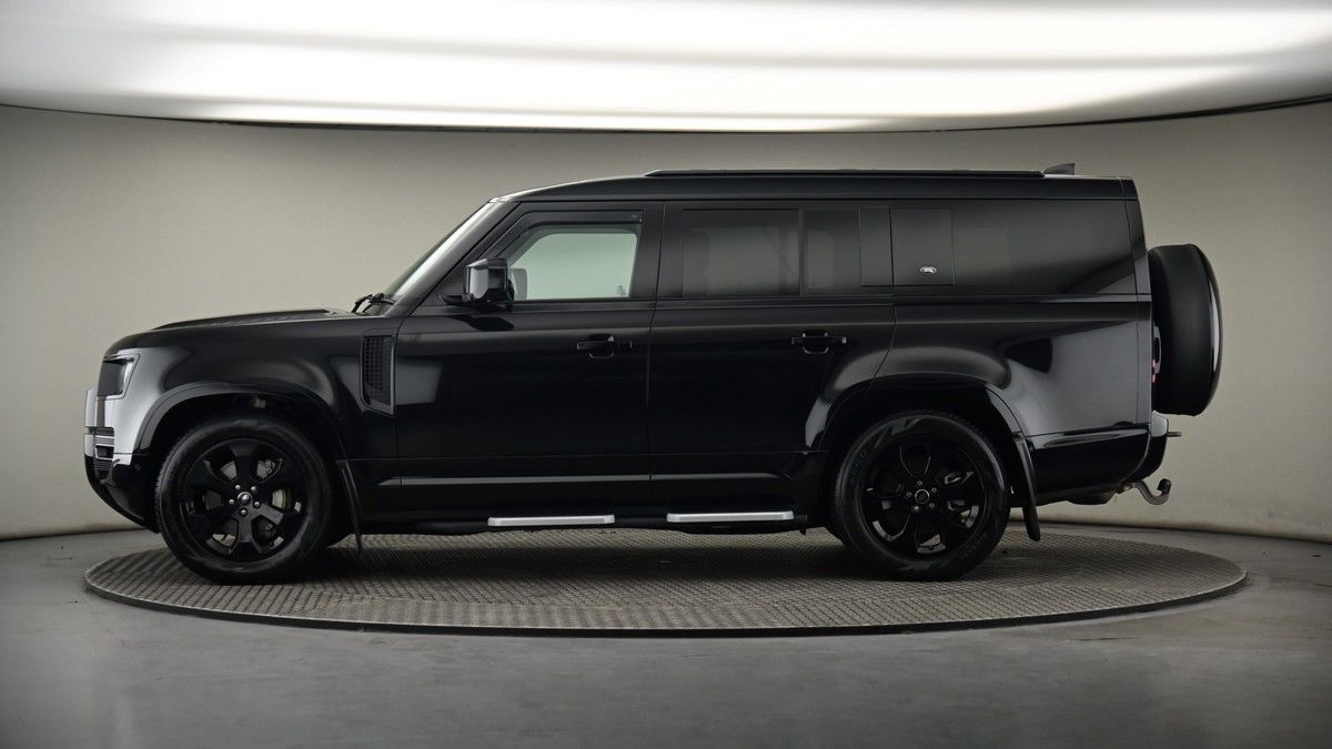 Land Rover Defender 130 Urban Image 24