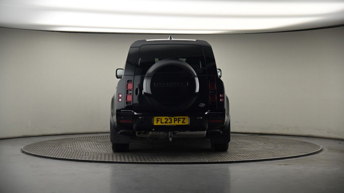 Land Rover Defender 130 Urban Image 20