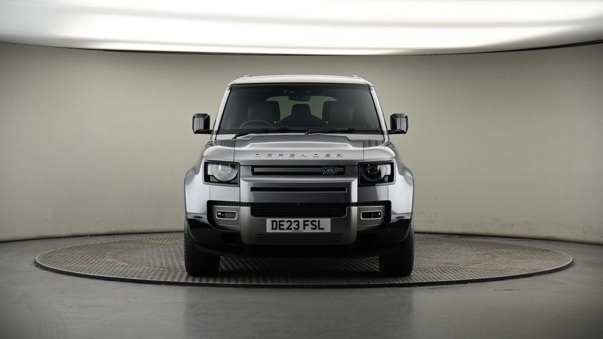 Land Rover Defender 130 Image 18