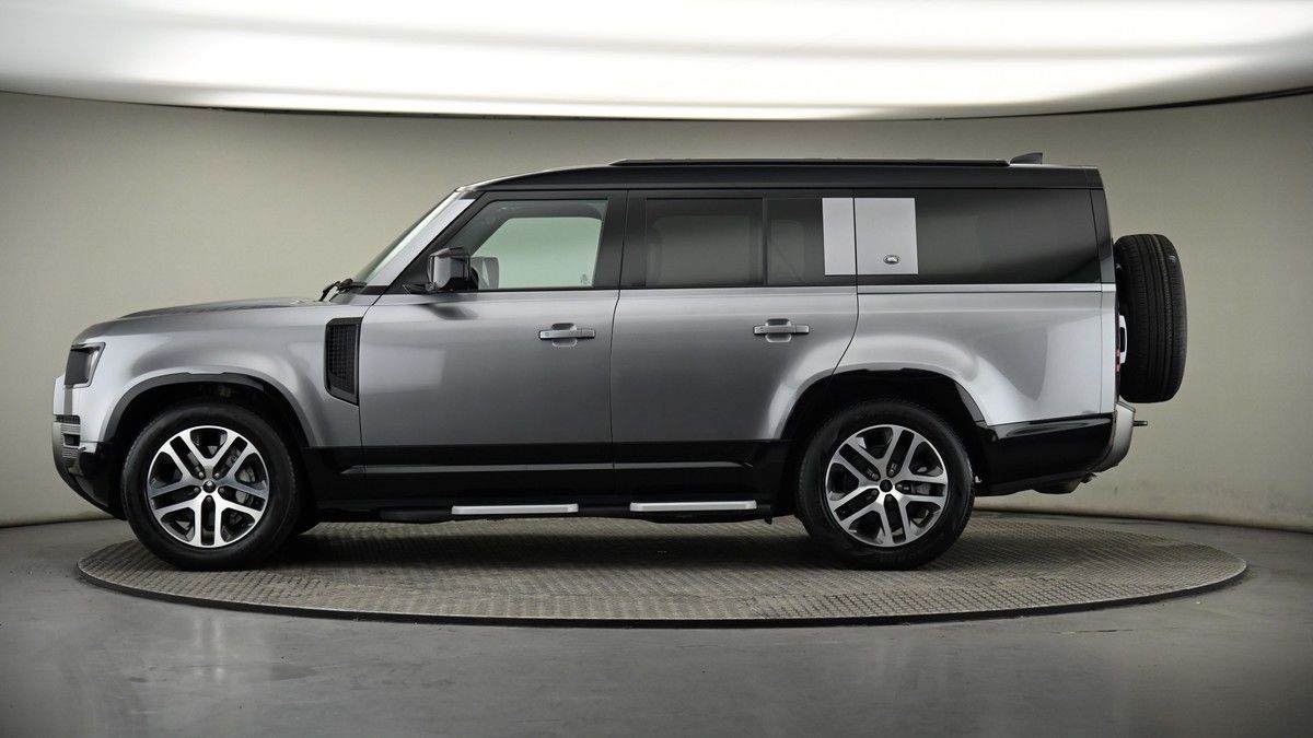 Land Rover Defender 130 Image 19