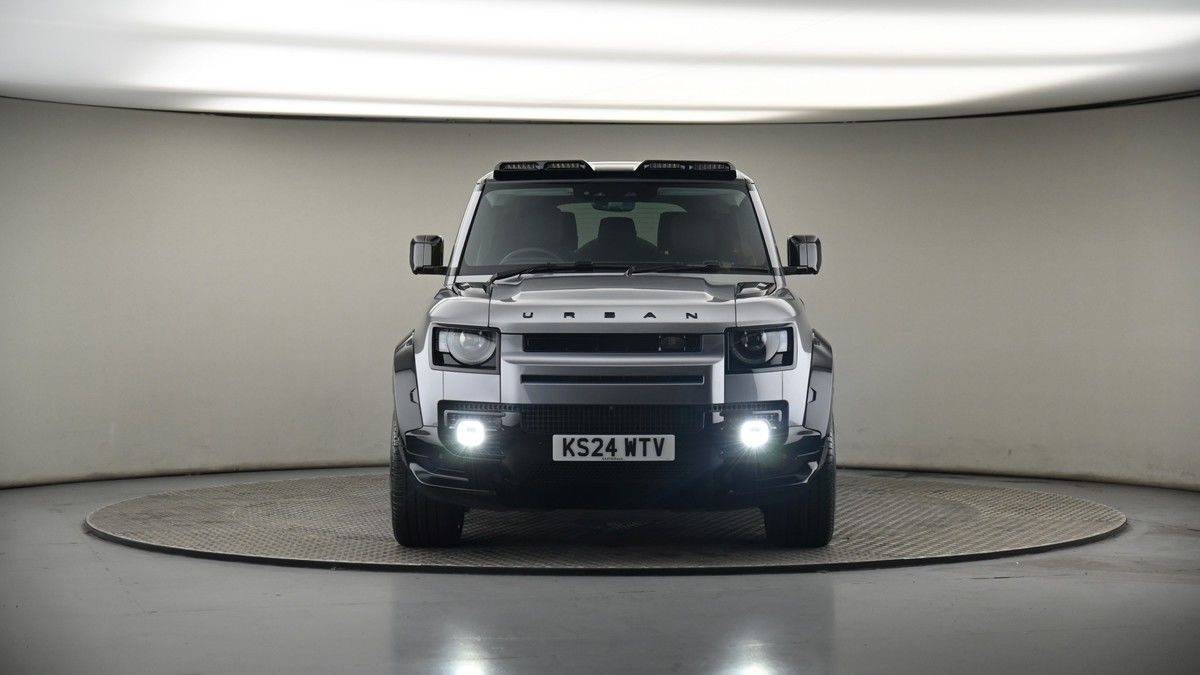 Land Rover Defender 130 Image 18