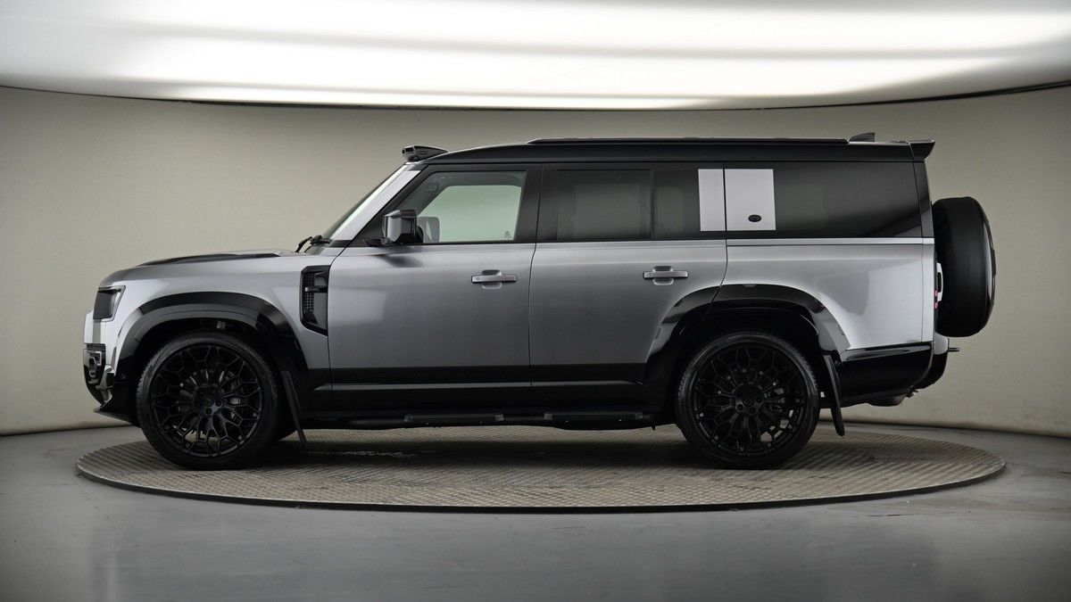 Land Rover Defender 130 Image 19