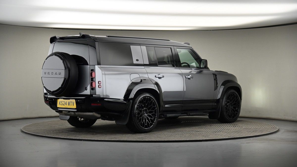 Land Rover Defender 130 Image 7