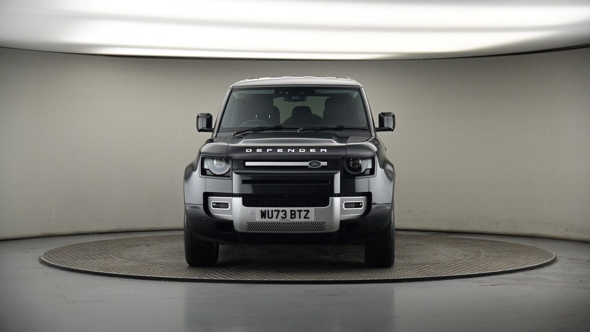 Land Rover Defender 110 Image 18