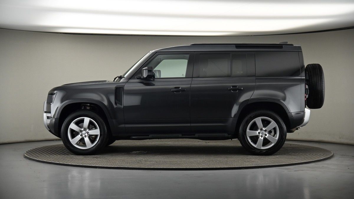 Land Rover Defender 110 Image 19