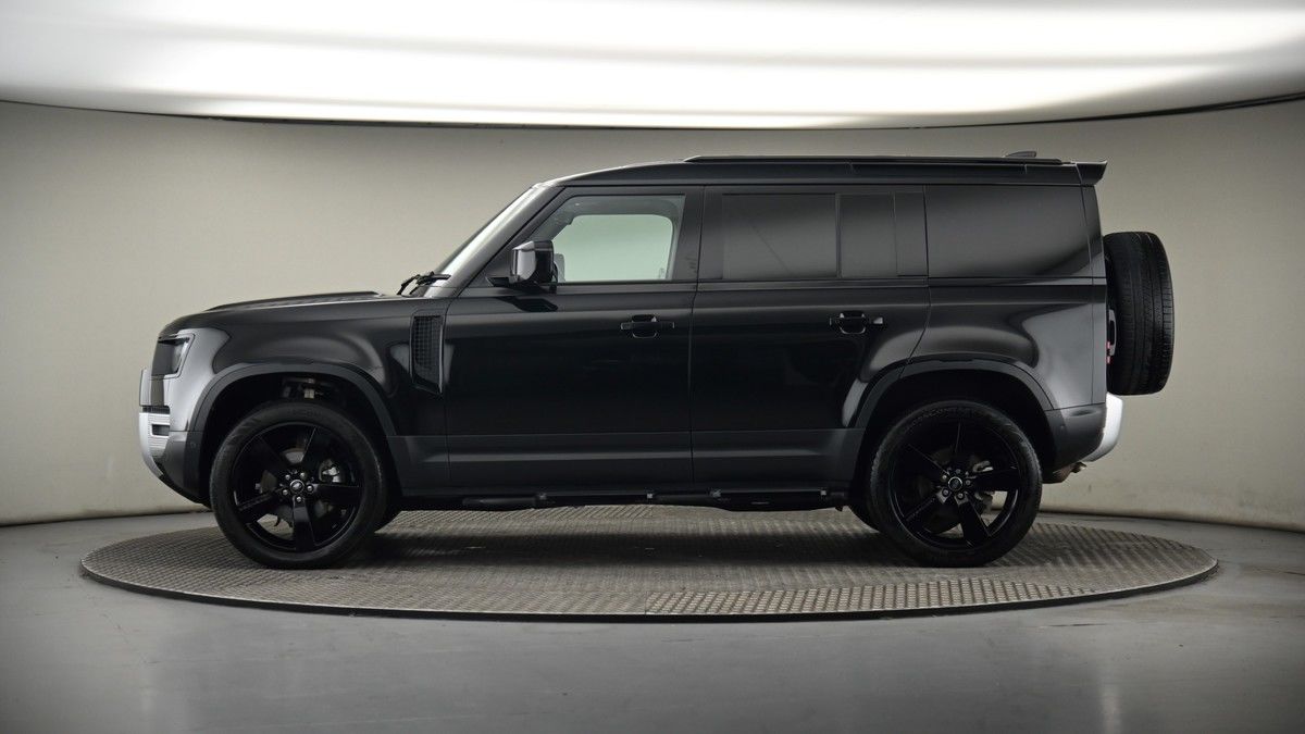 Land Rover Defender 110 Image 16