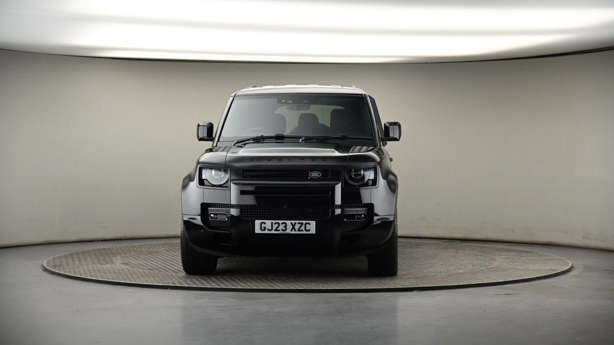 Land Rover Defender 110 Image 18