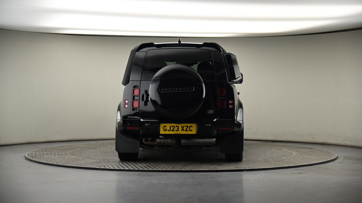 Land Rover Defender 110 Image 17