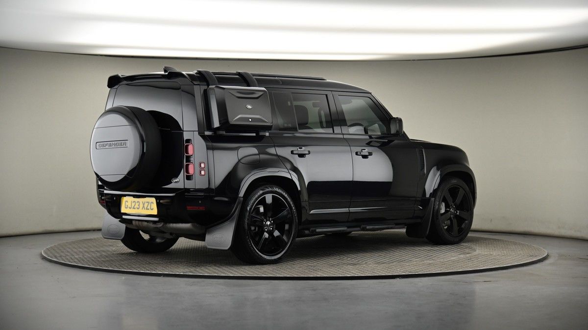 Land Rover Defender 110 Image 7