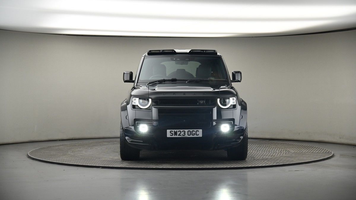 Land Rover Defender 110 Image 17